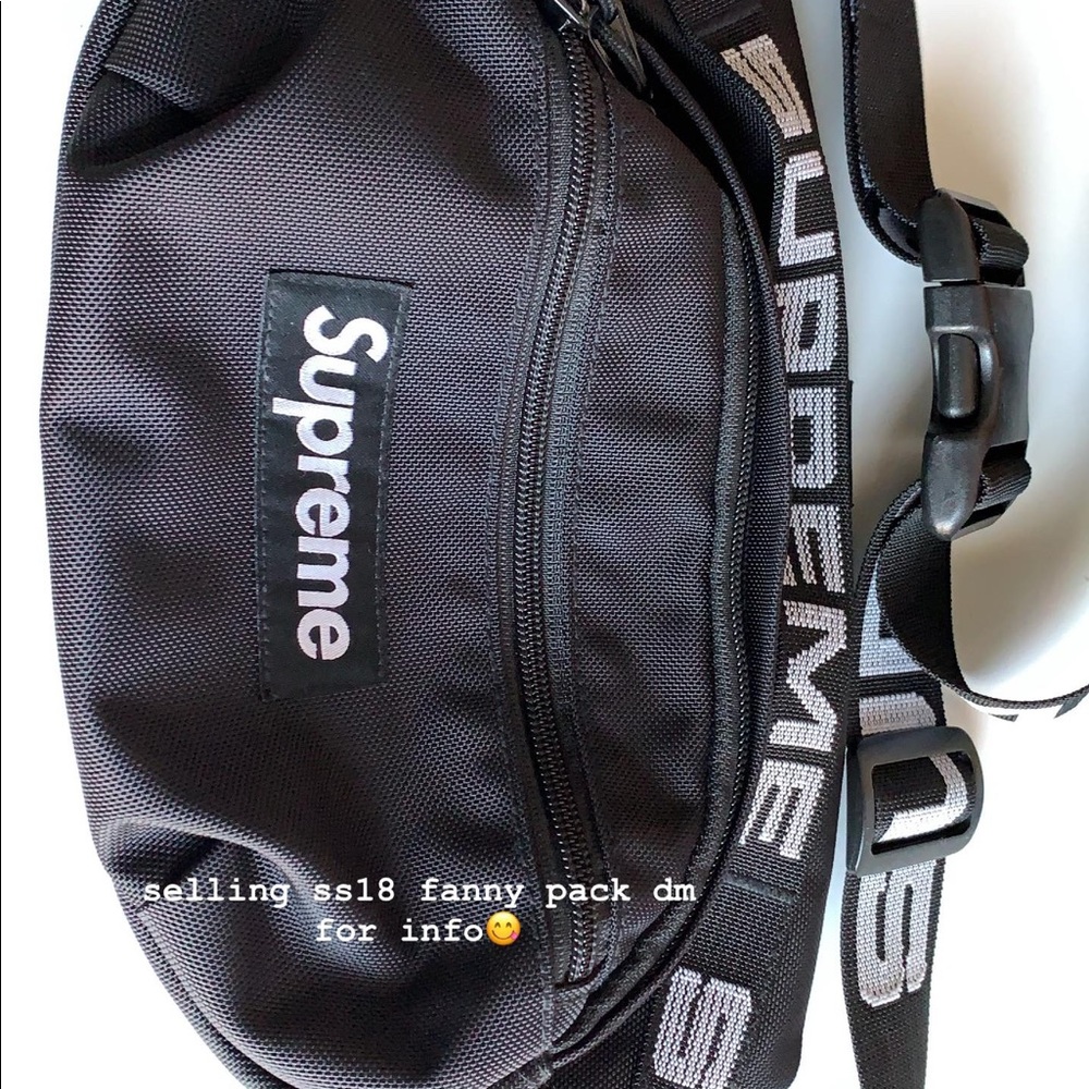 Selling authentic ss18 fanny pack, barely used